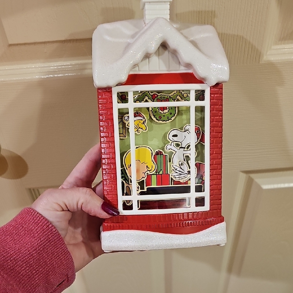 PEANUTS SNOOPY'S CHRISTMAS DANCE PARTY DECORATION sound & motion Hallmark